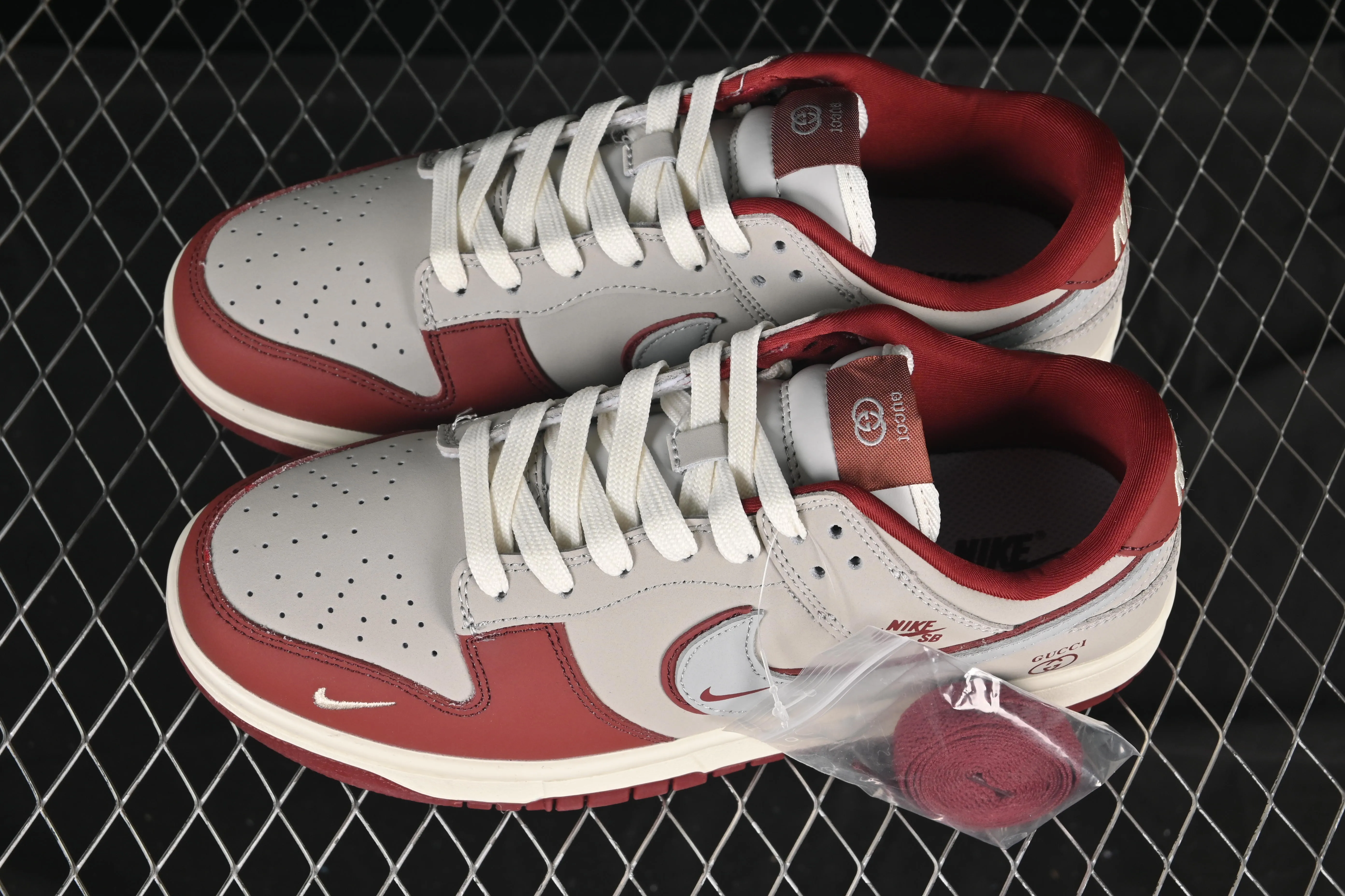 All categories Nk SB Dunk Series Nk SB Dunk Low High-end customized low-top sneakers Nike SB Dunk Low Gucci co-branded matte gray and red Anniversary high-end customized low-top casual sneakers XY2026-157